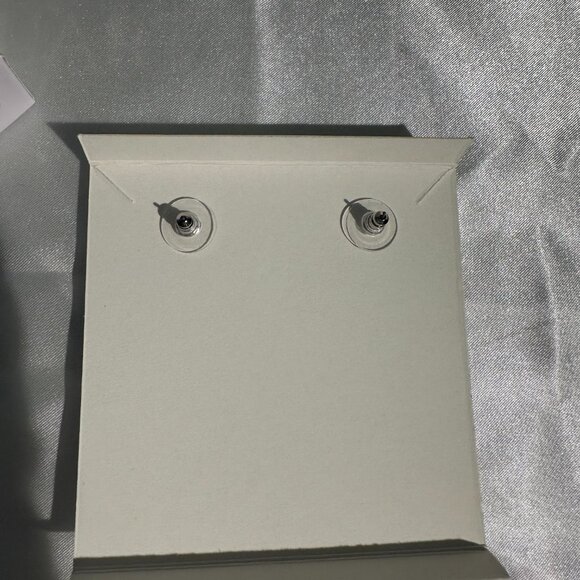 ✨ Sparkling Butterfly Earrings ✨ - Picture 3 of 5